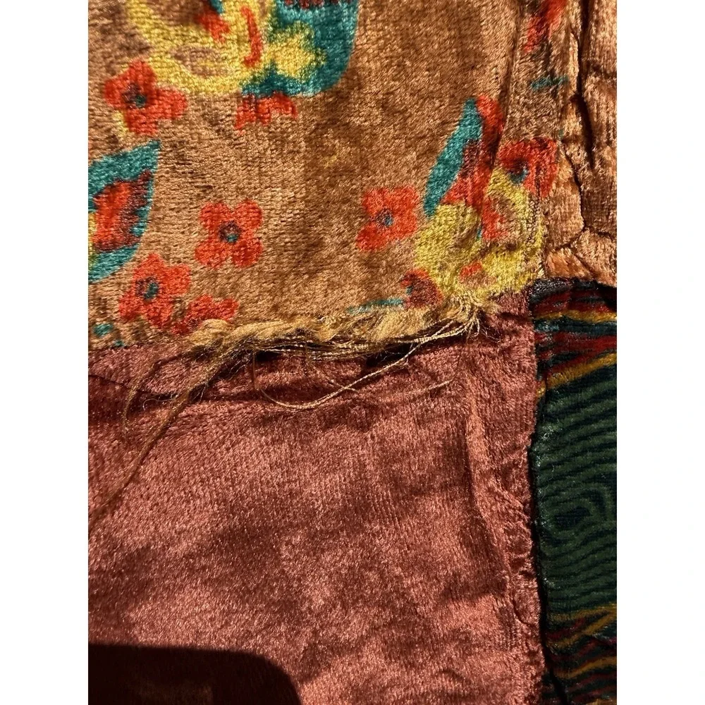 Vtg Velvet Patchwork Quilt Bedspread Q/King Boho Cozy‎ Cottage Witchy READ